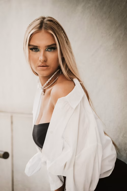 Blonde Escort girl Karachi