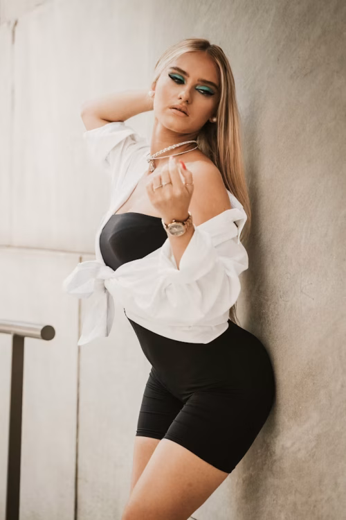 Blonde Escort girl Karachi