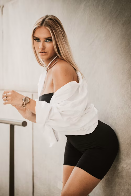 Blonde Escort girl Karachi